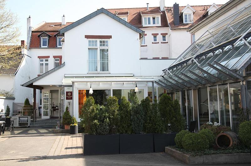 Hotel Goldener Stern Sankt Ingbert Exterior foto